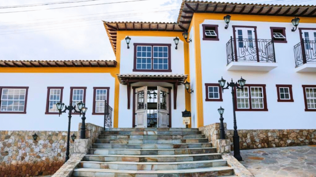 Vista das pousadas charmosas em Minas Gerais rodeadas pela natureza