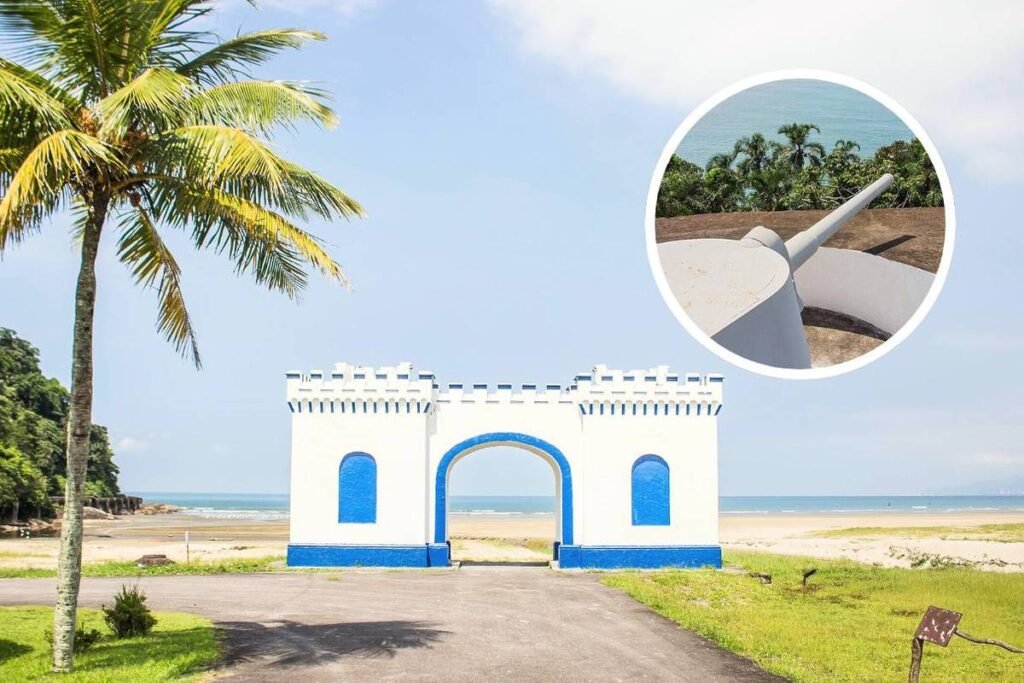 Vista da Fortaleza de Itaipu com canhões e árvores da Mata Atlântica ao fundo