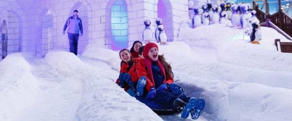 Família se divertindo em Gramado com crianças, explorando atrações e passeios