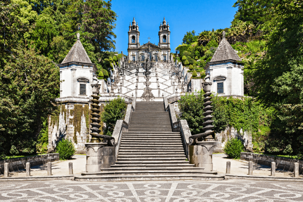 Vista do centro histórico de Braga, conhecido como a Roma de Portugal, com a Sé de Braga ao fundo