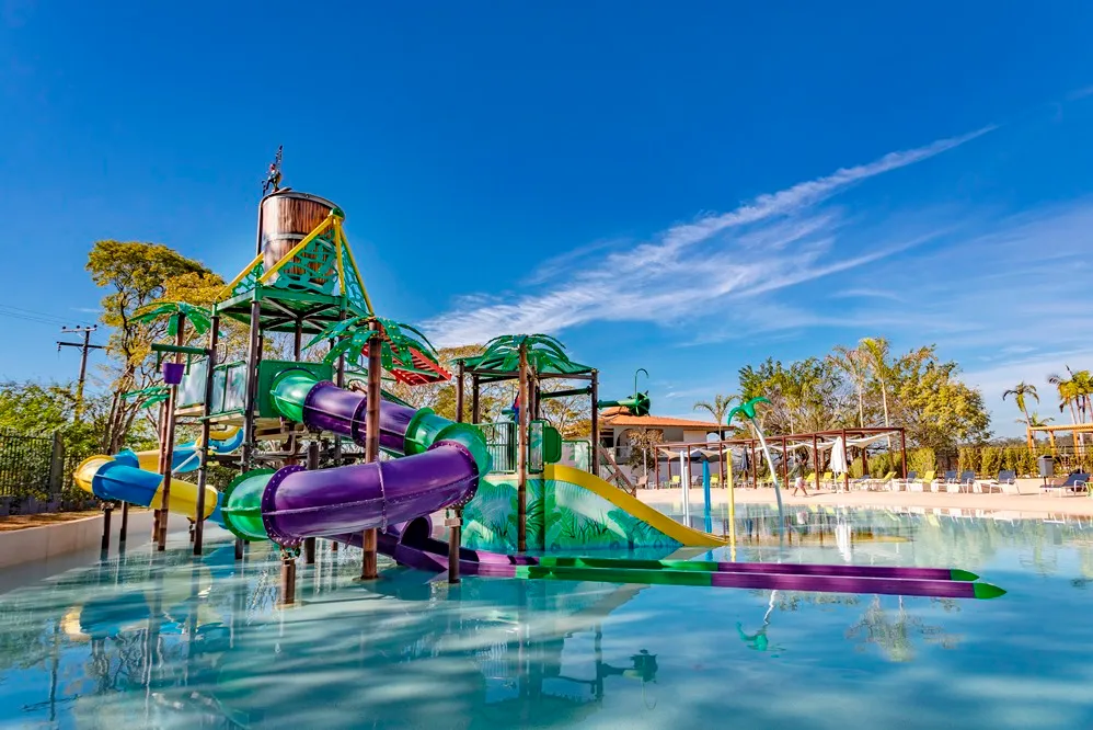 Crianças se divertindo em um hotel familiar em São Paulo