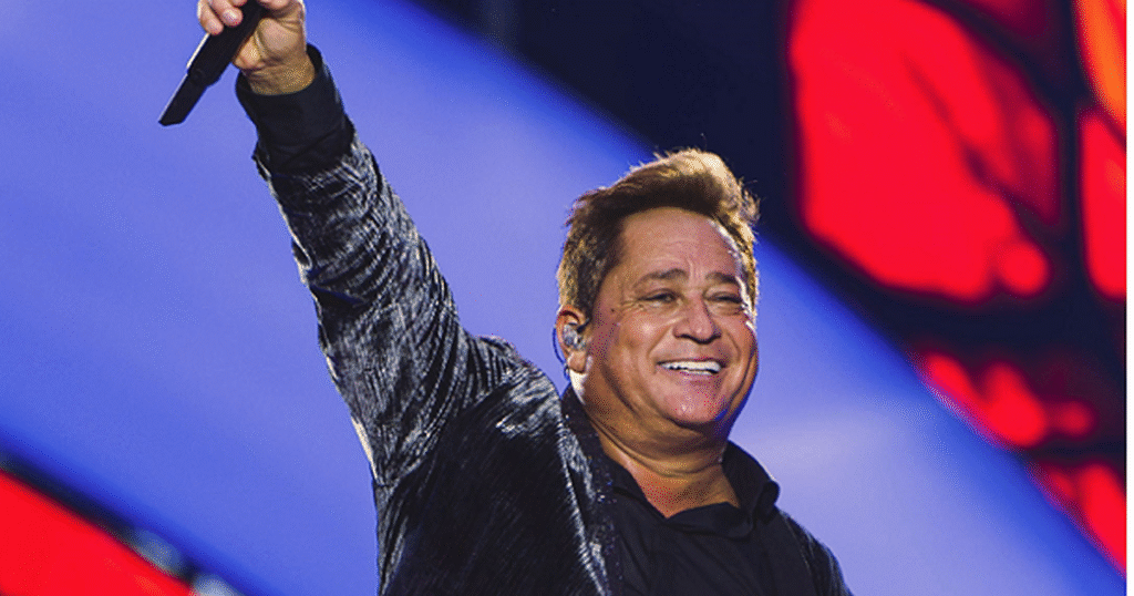 Leonardo e artistas a bordo do Navio Cabaré 2026