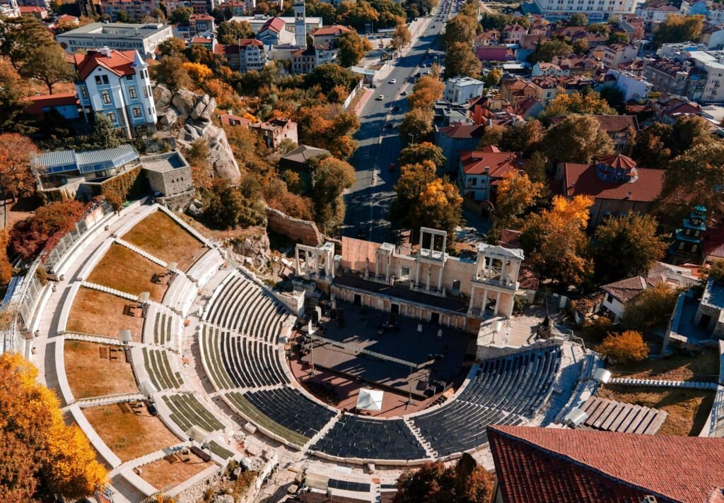 Vista panorâmica do Teatro Romano e da cidade antiga de Plovdiv